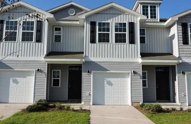 124 E Iron Horse Drive - 124 Iron Horse Dr E, Crestview, FL 32539