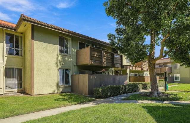 Upstairs 3 bedroom in gated community Gallery 4