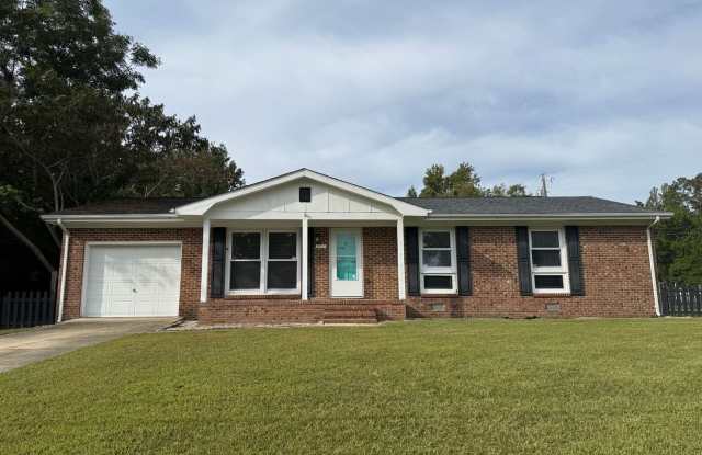 3 bedroom 2 Bath home. Fenced in yard. Gallery 1
