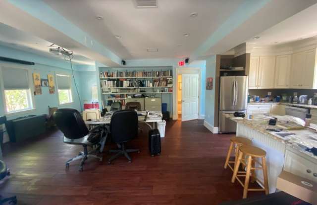 18 Pleasant St - 18 Pleasant Street, Cambridge, MA 02139