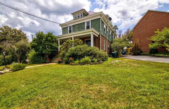 2202 Broadway SW A Gallery 2