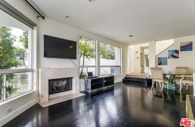660 HARBOR - 660 Harbor Street, Los Angeles, CA 90291