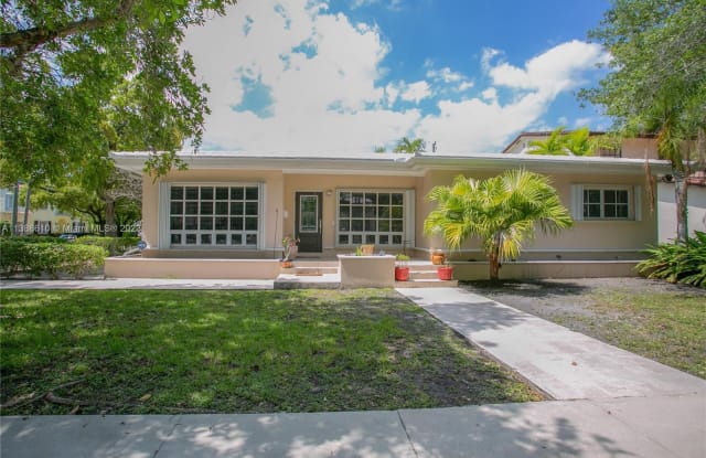 547 Alhambra Cir - 547 Alhambra Circle, Coral Gables, FL 33134