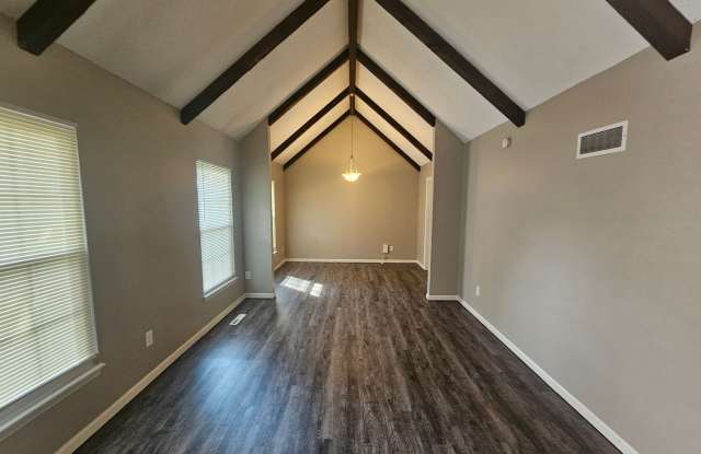 AVAILABLE! Large Family SF Newly Renovated in North KC Gallery 3