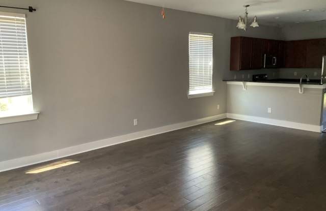Beautiful 4bed/2.5bath in Hampton Place Gallery 4