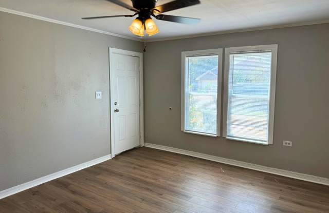 2 Bed 1 Bath Home With Deck In Sibley Taylor Gallery 4