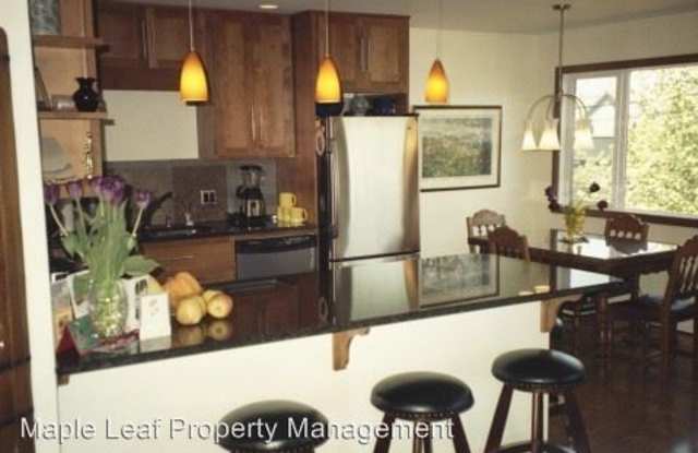 2932 Mayfair Ave N #2 Gallery 3