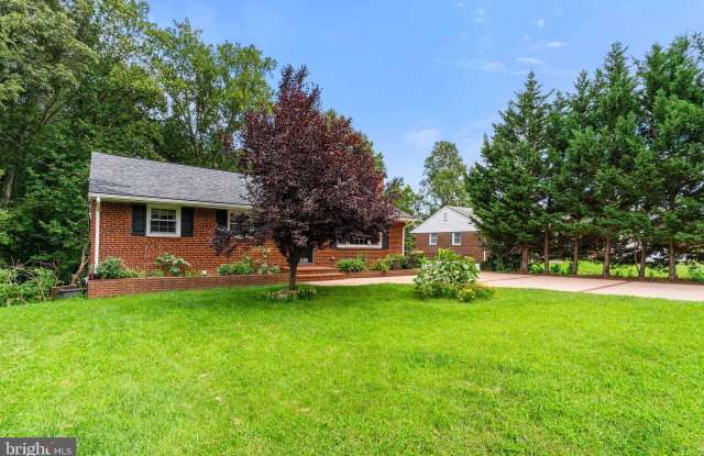 6808 DARBY Lane Gallery 4