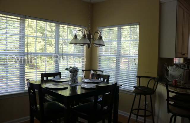 400 Sunderland Circle Gallery 3