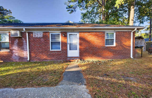 2 Bedrooms and Minutes From Town Center Gallery 1