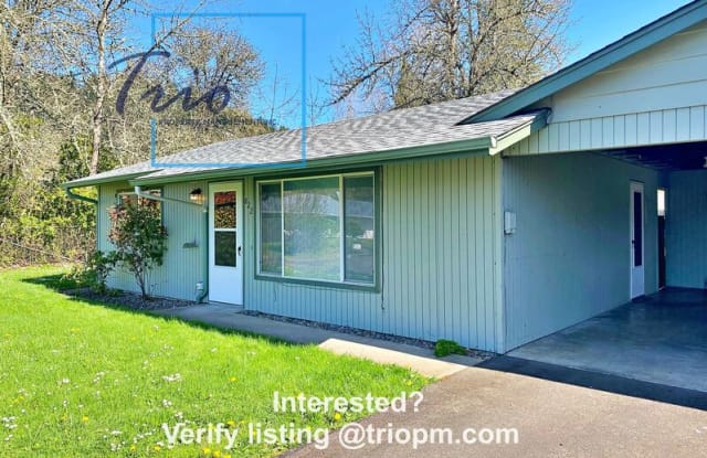 822 E 35th PL - 822 East 35th Place, Eugene, OR 97405