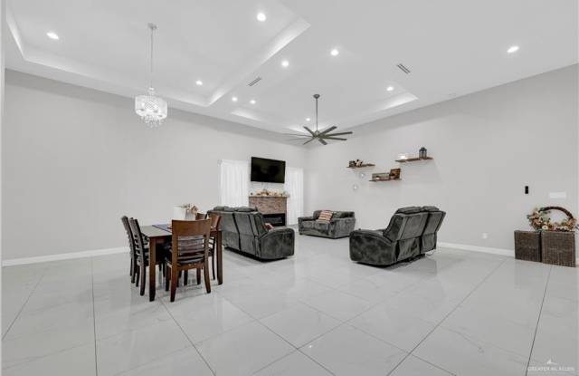 522 W La Pointe Avenue Gallery 4