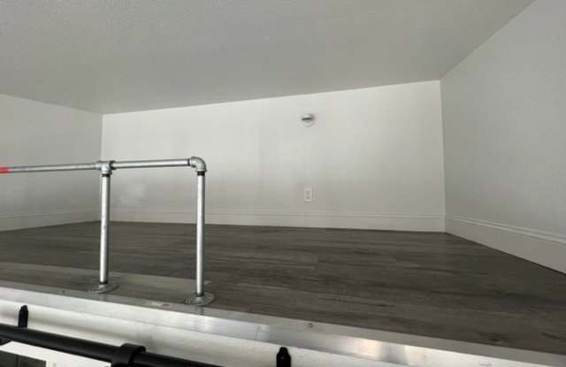 1355 Prater Way # A Gallery 3