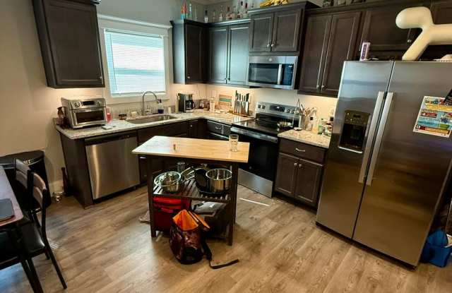 Three Bedroom Near Downtown Available for Pre-Lease! Gallery 3