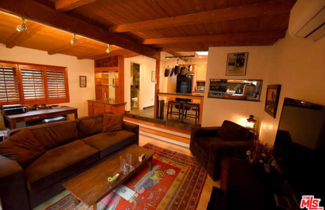 8609 LOOKOUT MOUNTAIN Avenue Gallery 3
