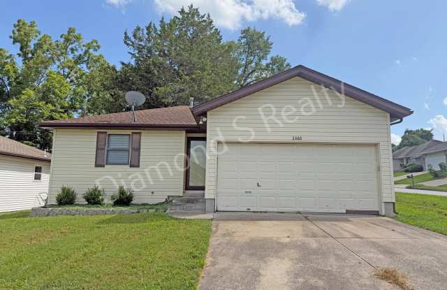 Cozy 2 Bed, 1 Bath Home with Attached Garage Available! Gallery 1