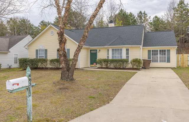 Beautiful 4 bed 2 bath home in Greensboro with fenced yard. Walk to coffee shop and restaurants. photos photos