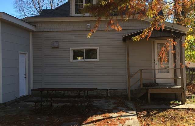 1411 Richardson Gallery 3