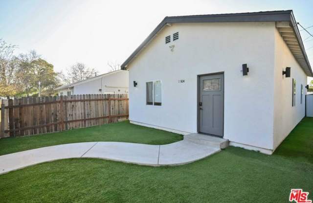 6961 Balcom Ave photos photos