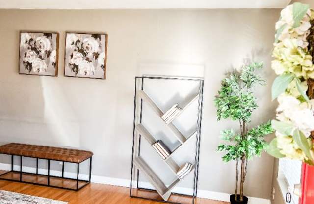 1501 Pinetree Ln. Gallery 2
