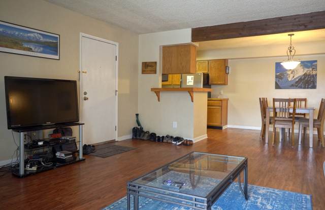 Comfy 2b/2ba with Outdoor Pool! photos photos