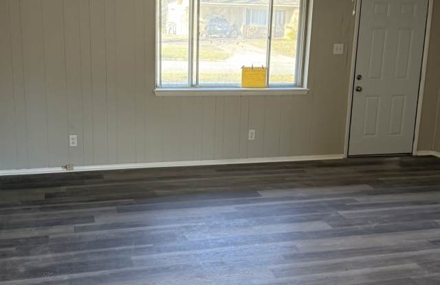 1006 PATTIE LN Gallery 2