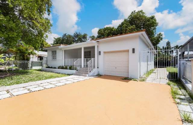 2350 SW 2nd St photos photos