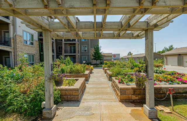 Album Quail Springs - 55+ Senior Living Community Gallery 4