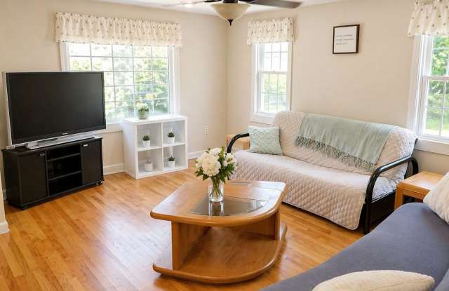 4-Bedroom Home for Rent in the Heart of Sixteen Acres Gallery 3