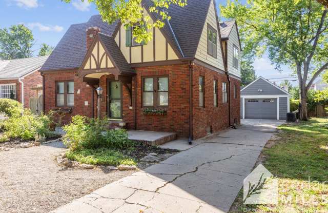 Tudor Style 4 Bedroom in historic MacDonald Neighborhood! photos photos