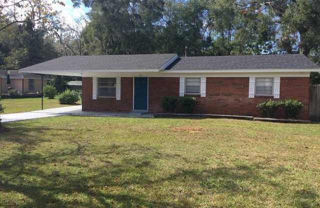 615 3rd Street - 615 Northeast 3rd Street, Trenton, FL 32693