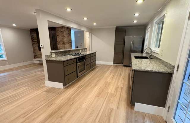 $1500 Off First Month! Remodeled Shoreline Home photos photos