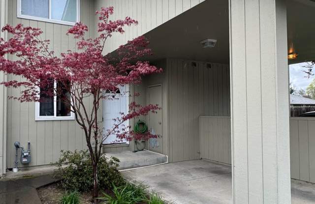 Townhouse in NE Grants Pass, Close to Shopping photos photos