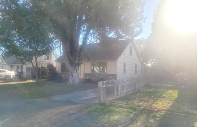 1427 W 5th place - 1427 West 5th Place, Kennewick, WA 99336