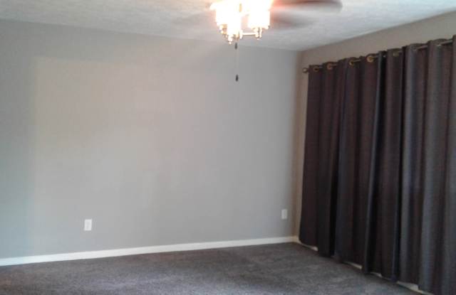 Cozy 3 Bedroom Ranch - Ellettsville Gallery 3
