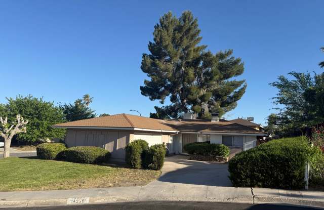 Victorville Green Tree Home- Refurbished 4 Bedrooms, 2 Bathrooms, New Paint, photos photos
