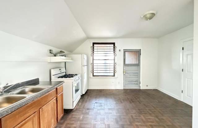 1609 McVicker Gallery 4