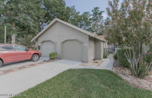 44 TURTLEBACK Trail - 44 Turtleback Trail, Palm Valley, FL 32082