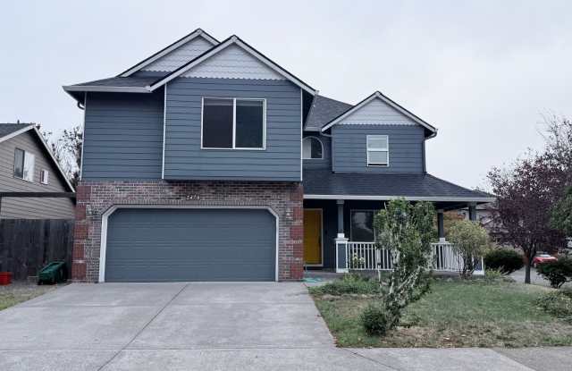 Charming 3-Bedroom Home in Troutdale with Large Porch & Fenced Backyard Gallery 4