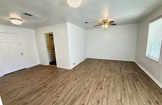 2203 N 16 ST Gallery 3