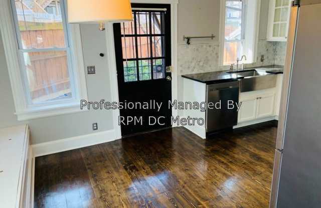 1223 Pleasant St SE Gallery 3