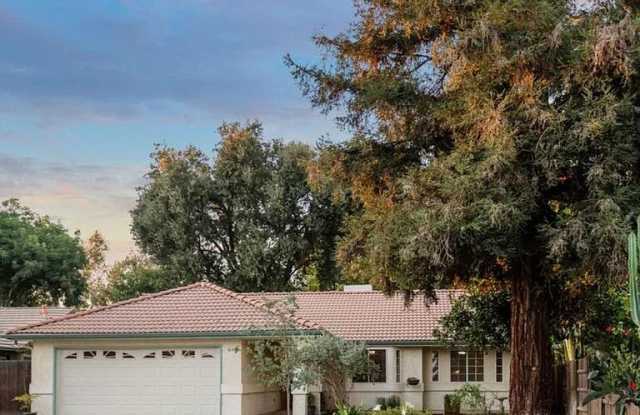 2344 E Four Creeks Ct Gallery 1