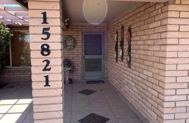 15821 N 9th Place Gallery 3