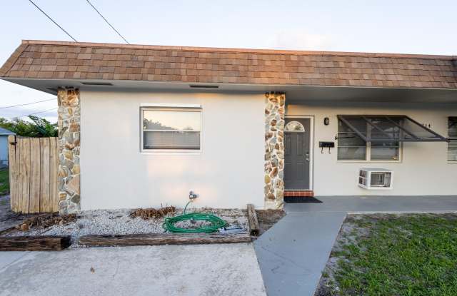 714 S Arnold Avenue - 714 South Arnold Avenue, Lantana, FL 33462 714 S Arnold Avenue - 714 South Arnold Avenue, Lantana, FL 33462