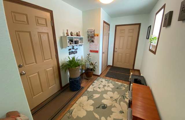 4 Bedroom Home in Valley View Estates!! Gallery 4