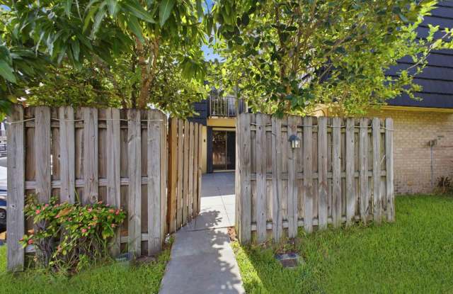 105 Woodland Road Gallery 3