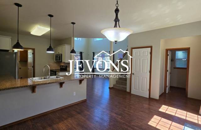 Coming soon! 3 Bed / 2.5 Bath Single-Family Home in West Yakima photos photos