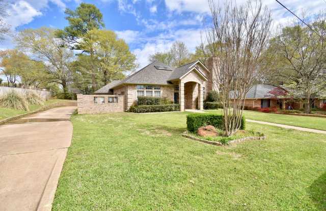 Available Now! Stunning Home in the Heart of Tyler! 3bd 2.5 bath! photos photos