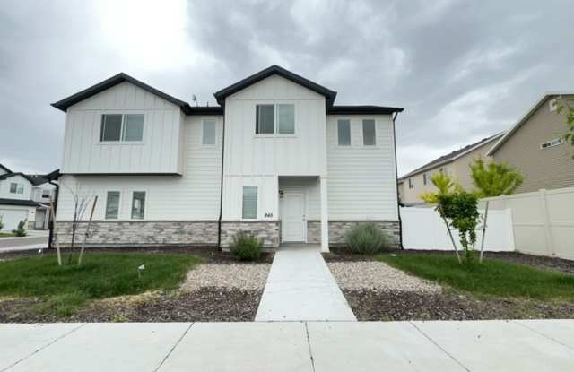 Lovely NSL Townhome - available this month! photos photos