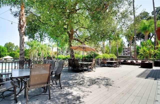 5530 Owensmouth photos photos